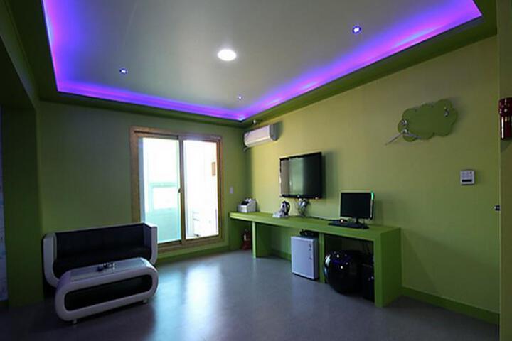 Room 3 of 6