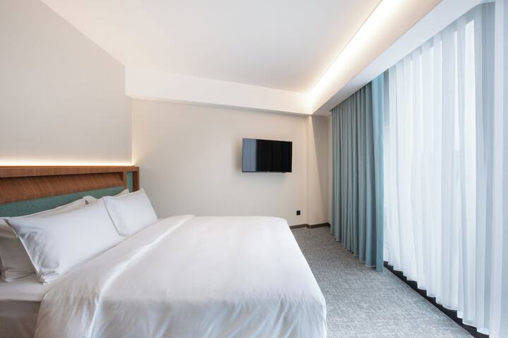 Room 35 of 59