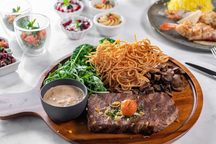 Dining 85 of 136