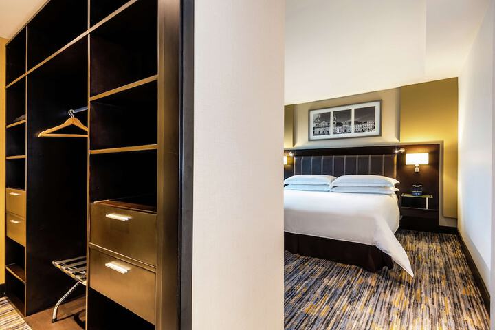 Room 26 of 153