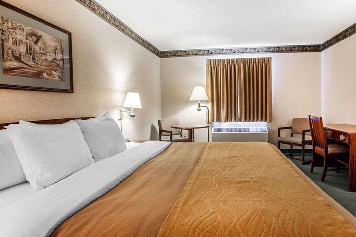 1 King Bed Mobility Accessible (4 of 7)