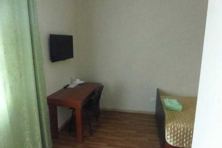 Room 8 of 13