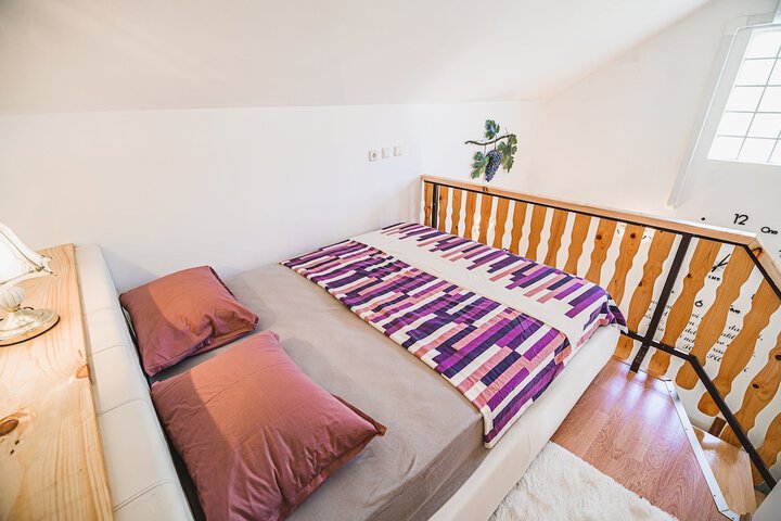 Room 2 of 38