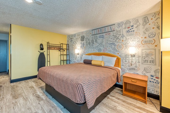 Room 15 of 28