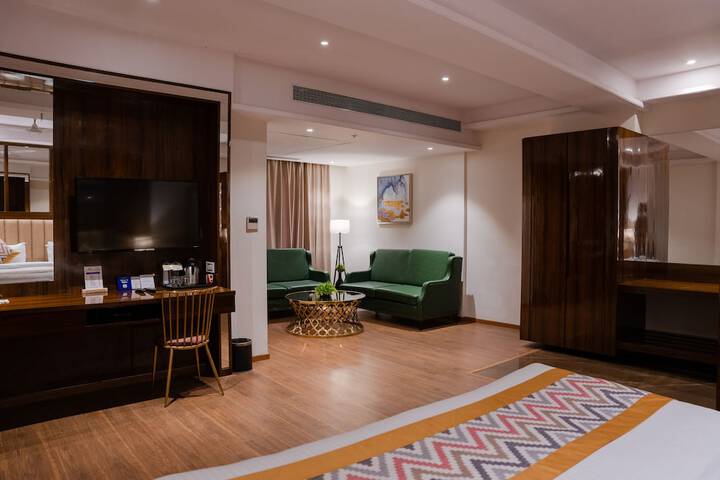 Room 15 of 32