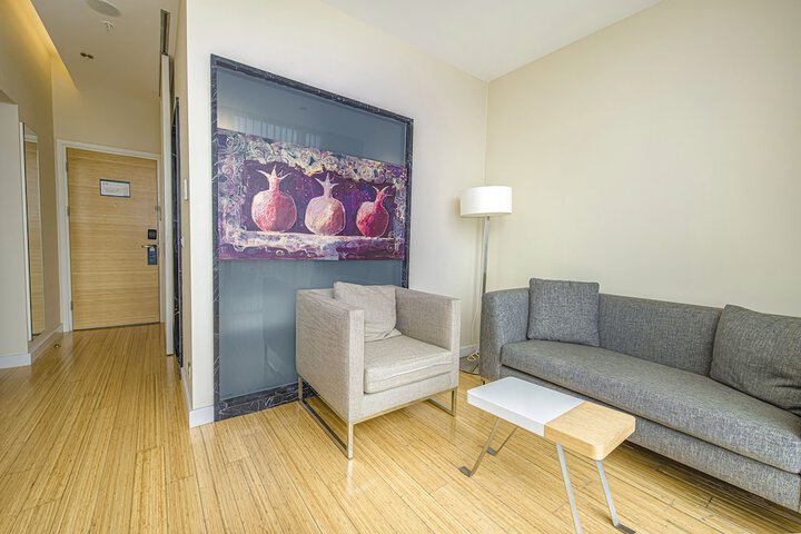 Room 62 of 204