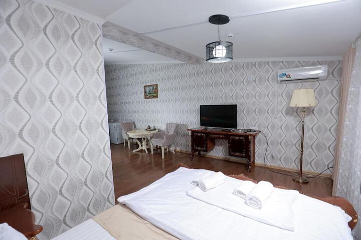 Room 4 of 11
