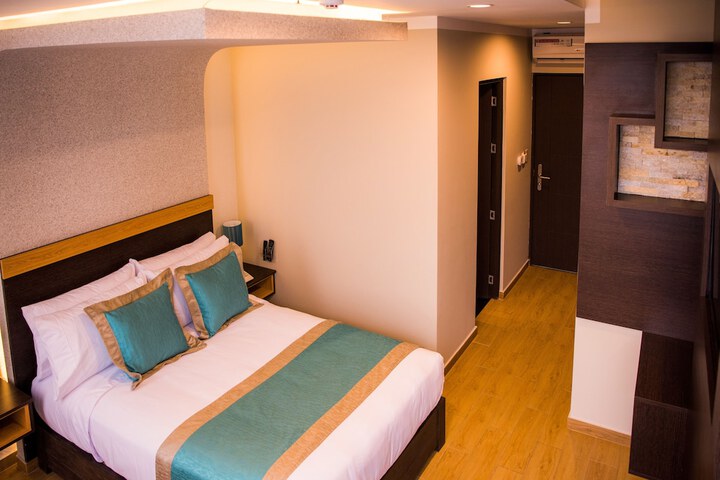 Room 13 of 74