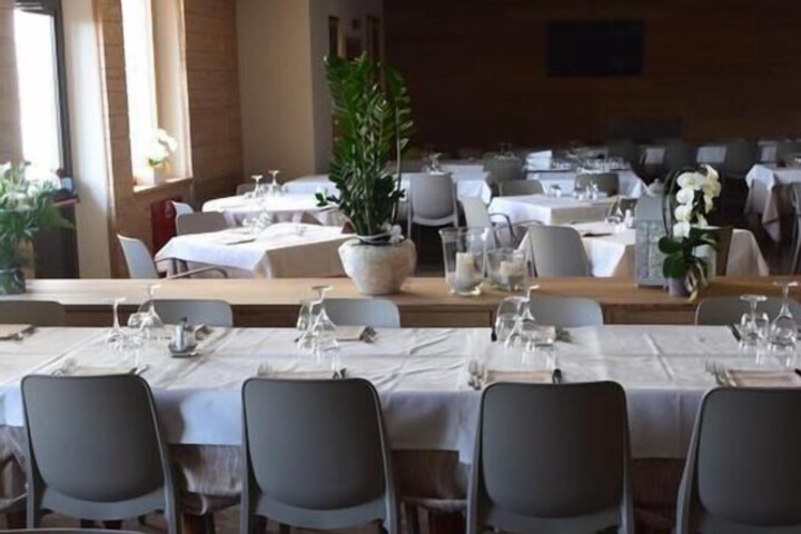 Dining 29 of 57