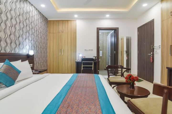 Room 8 of 43