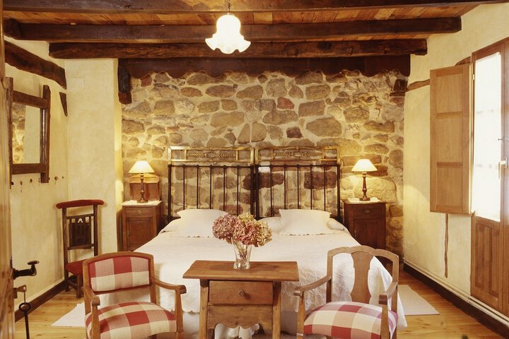 Room 3 of 27