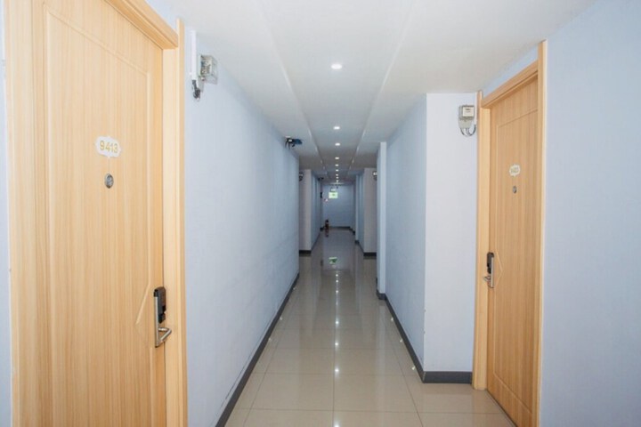 Ballroom/Hall 48 of 57