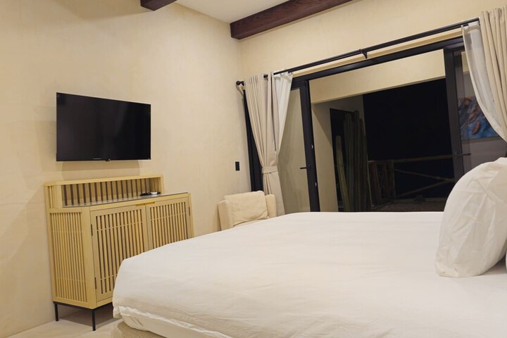 Room 28 of 66