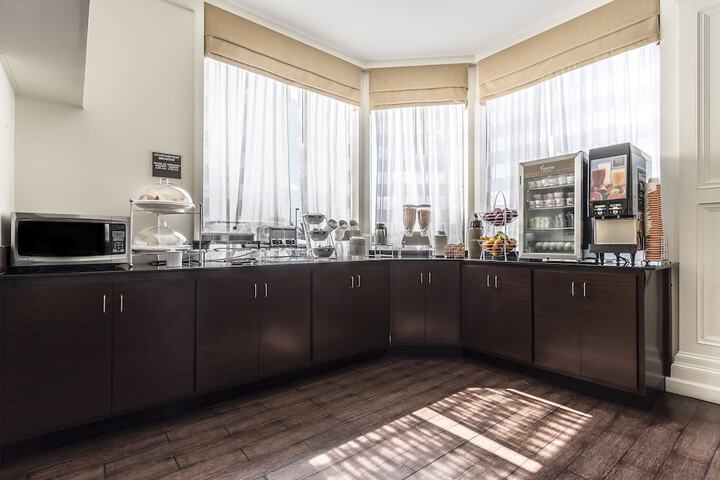 Breakfast area