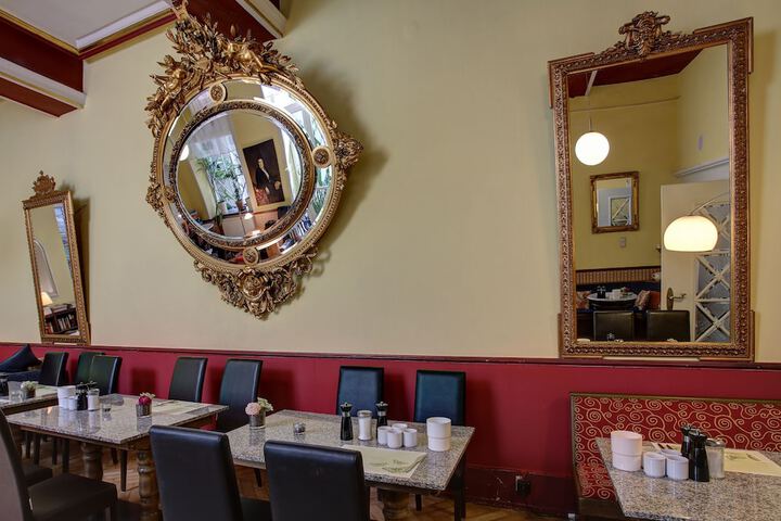 Breakfast area