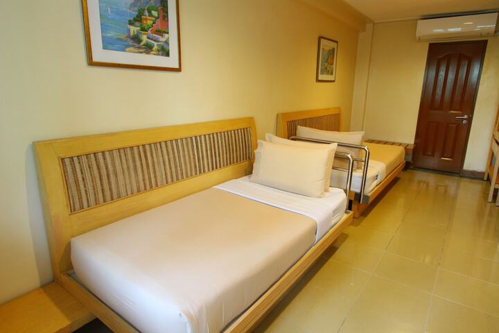 Room 2 of 29