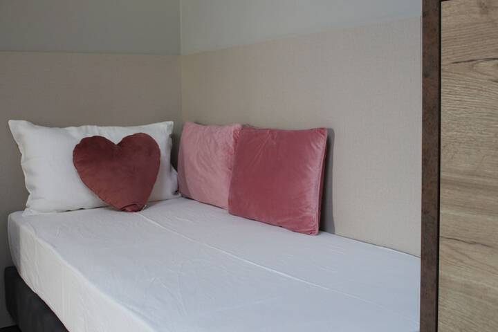 Room 6 of 24