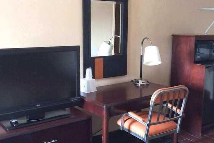Room 17 of 38