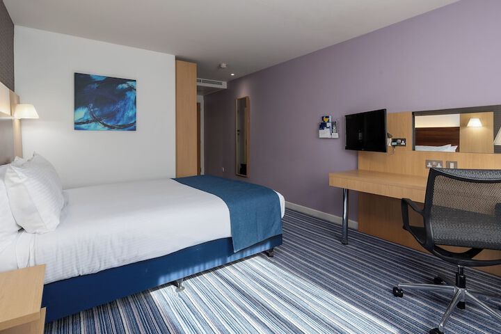 Room 10 of 82