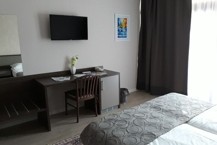 Room 10 of 50