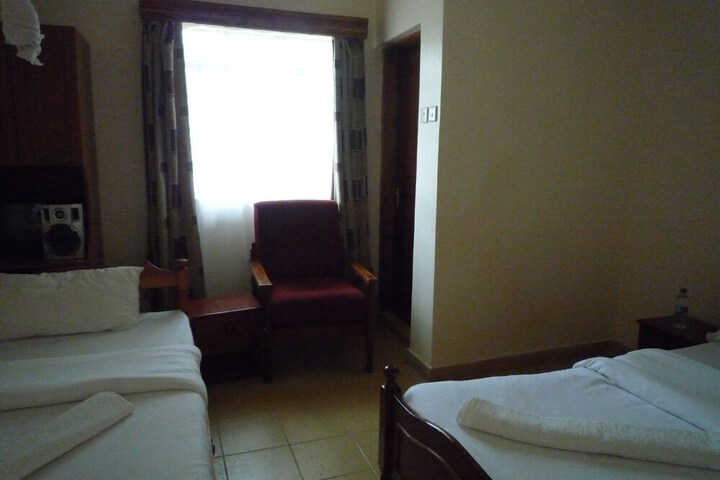 Room 4 of 10