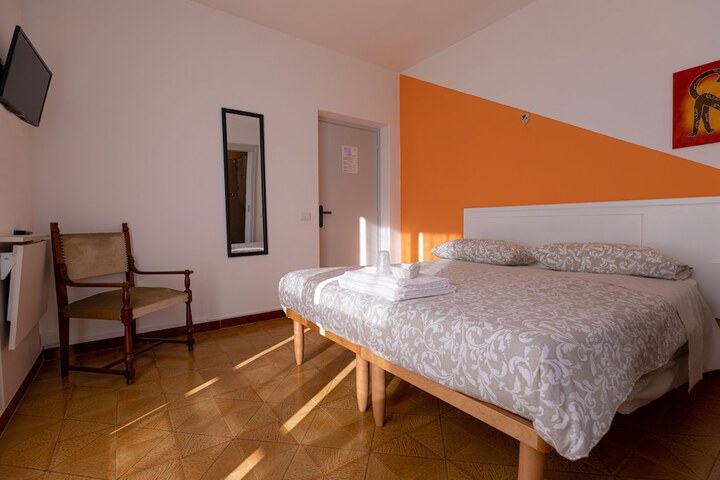 Room 6 of 57