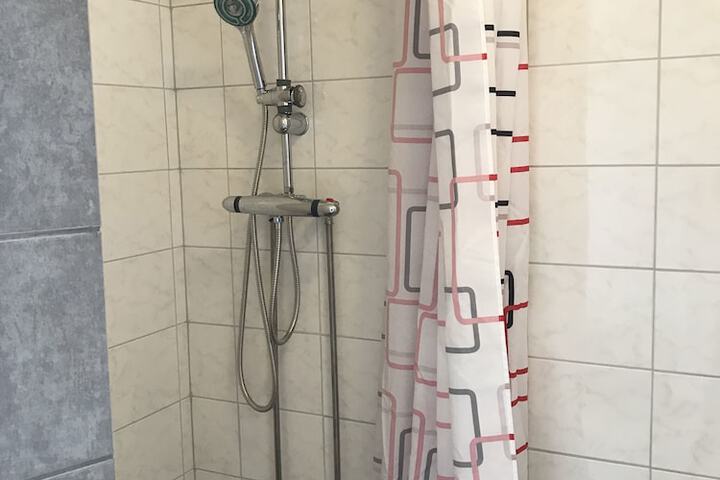 Room 10 of 33