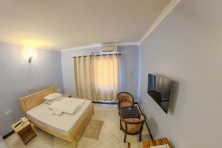 Room 9 of 29