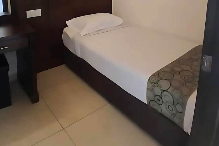 Room 3 of 27