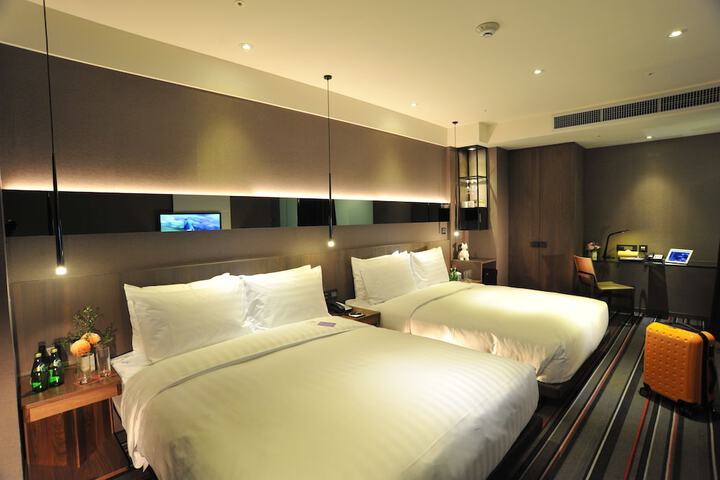 Room 10 of 108