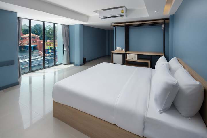 Room 4 of 28