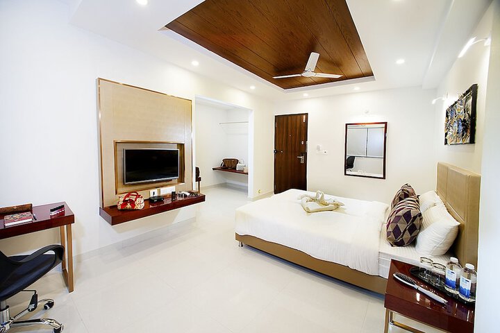Room 5 of 13