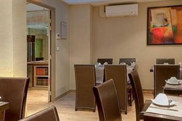 Dining 54 of 62