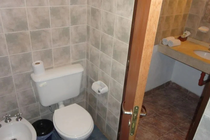 Room 9 of 26