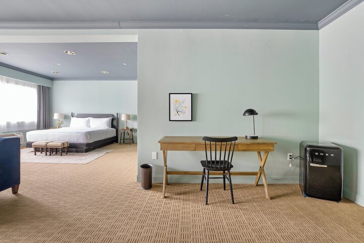 1 King Bed Partial Harbour View Balcony (17 of 42)