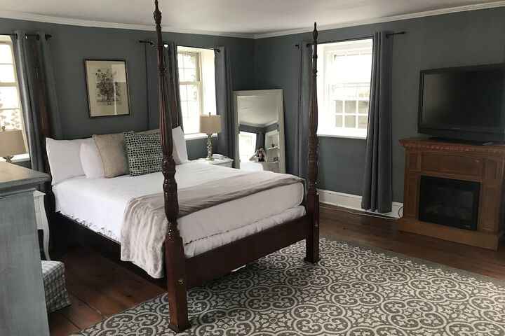 Room 4 of 63