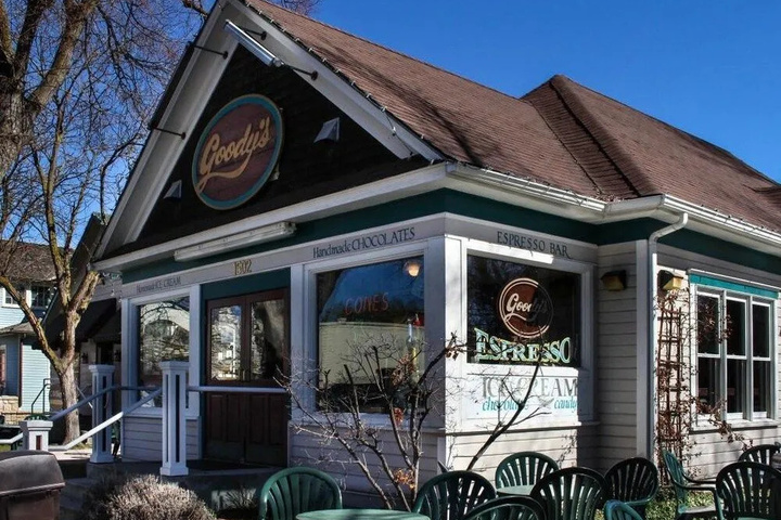 Exterior of Chic Highlands Hideaway