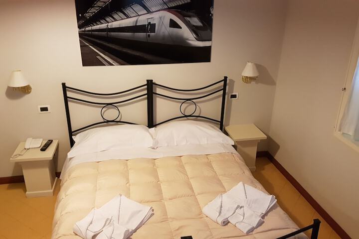Room 5 of 17