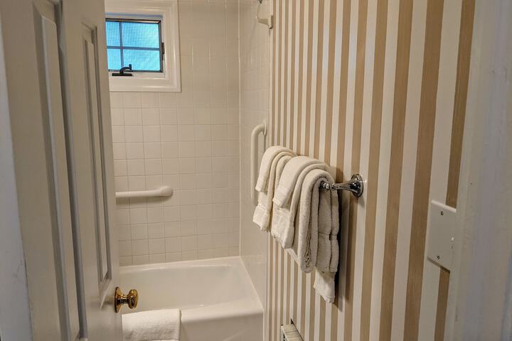 Room 203 of 258