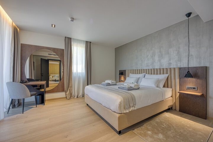Room 21 of 84