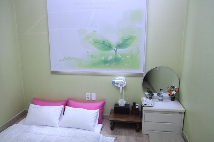 Room 27 of 70