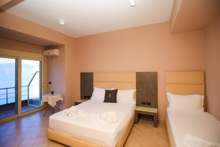 Room 53 of 218