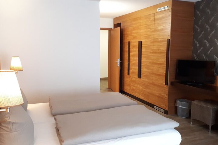 Room 16 of 46