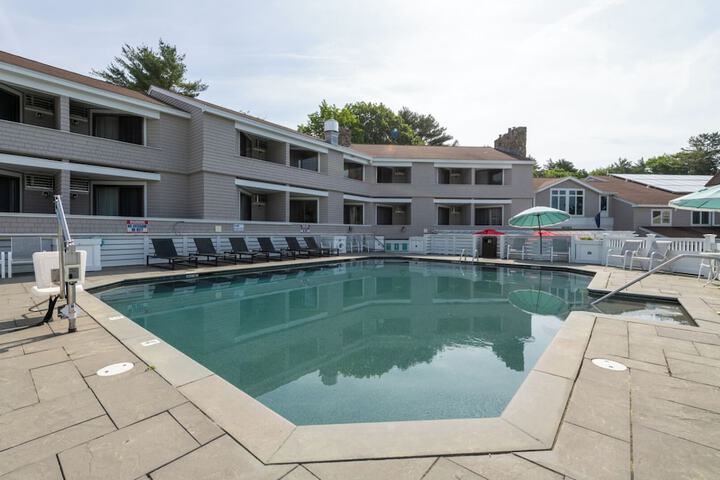 Pool 90 of 105
