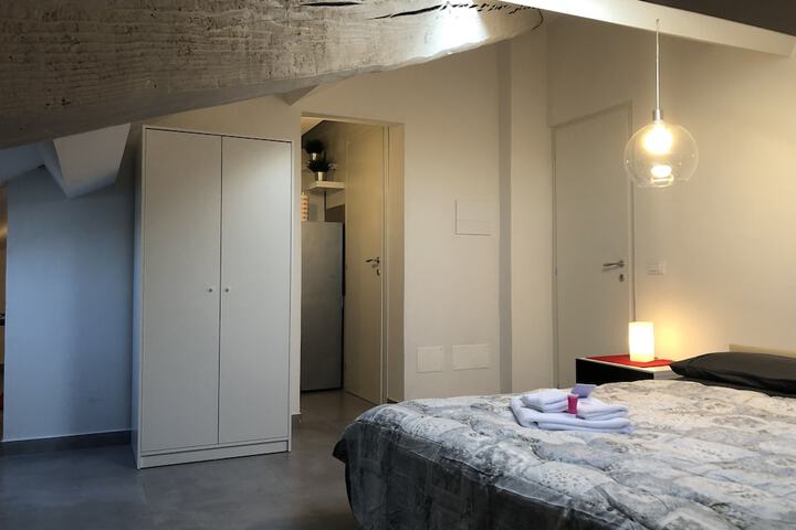 Room 11 of 32
