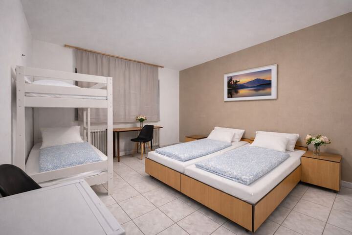Room 4 of 8