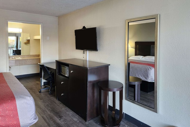 1 King Bed (8 of 12)