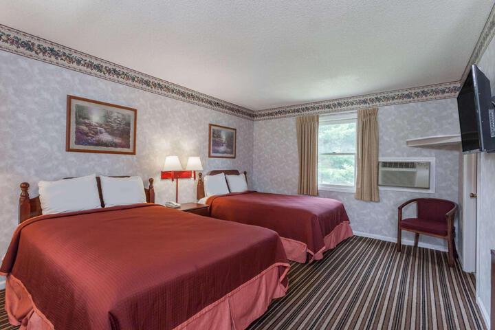 1 King Bed (5 of 10)