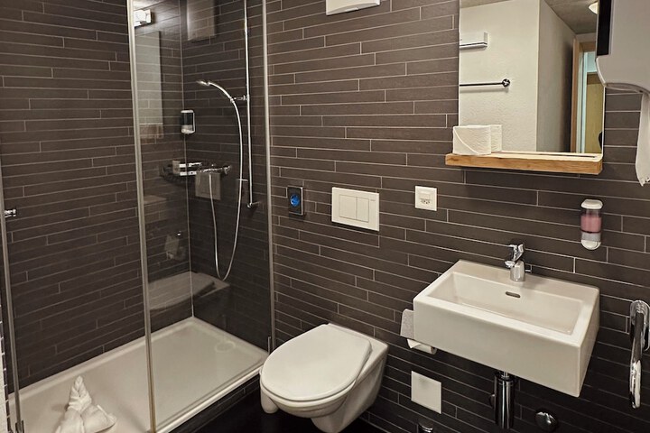 Room 15 of 30