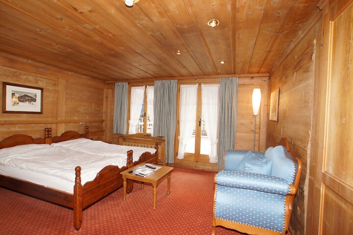 Room 17 of 33